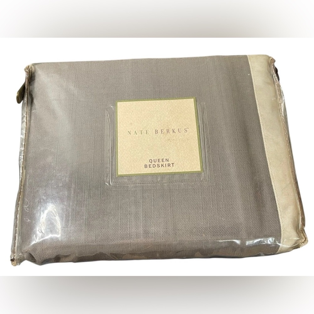 NATE BERKUS NB WILSHIRE Queen Bedskirt color KHOL NEW in Package Linens & Things